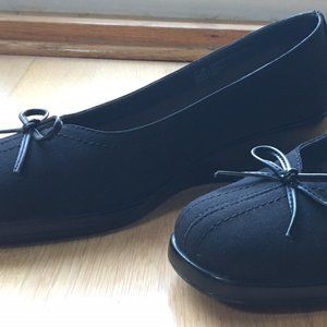 Aerosole "Tempire State", ladies 1-3/4" heel, fabric upper casual shoes, 7-1/2M